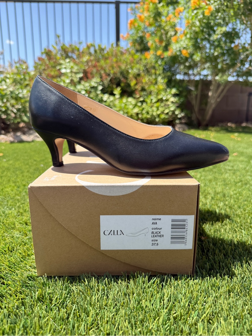 Calla Black Leather Kitten Heel Pumps 37.5/7.5 Wide